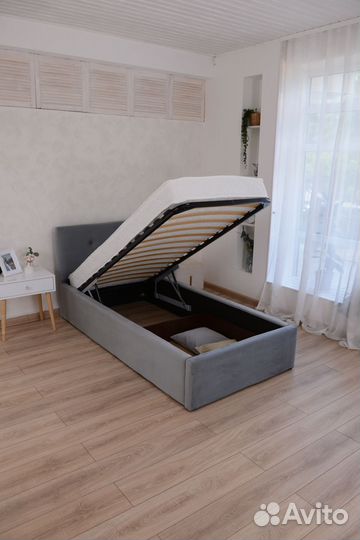 Кровать с матрасом и подъемным механизмом 80х200