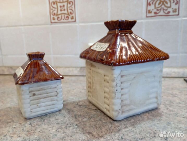 Солонка и сахарница