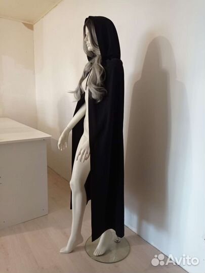 Женский средневековый плащ