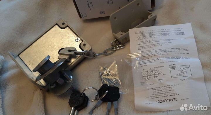 Замок дверной накладной