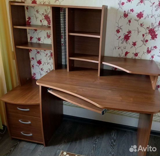 Письменный стол