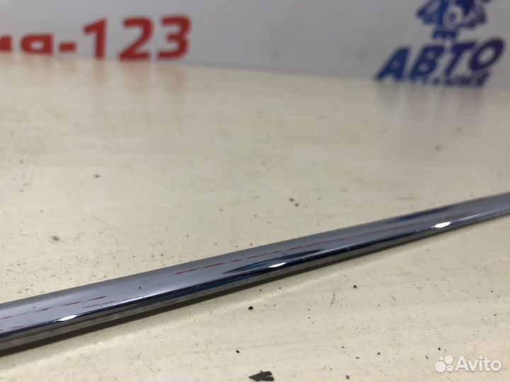 Молдинг двери передний левый Mercedes C200 W204