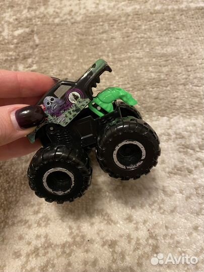 Hot wheels монстр трак
