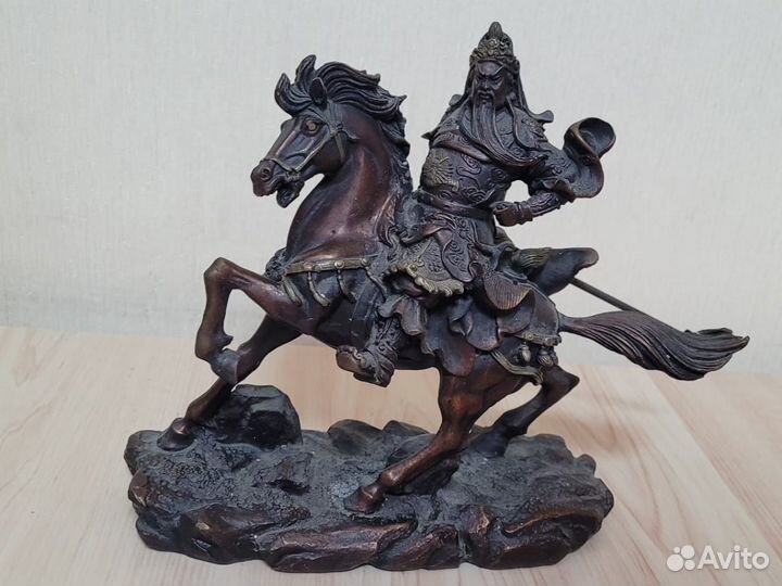 Бронзовая статуэтка 