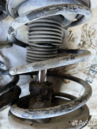 Стойка амортизатора передняя в сборе Nissan Avenir