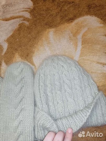 Комплект шапка+варежки, ручная работа