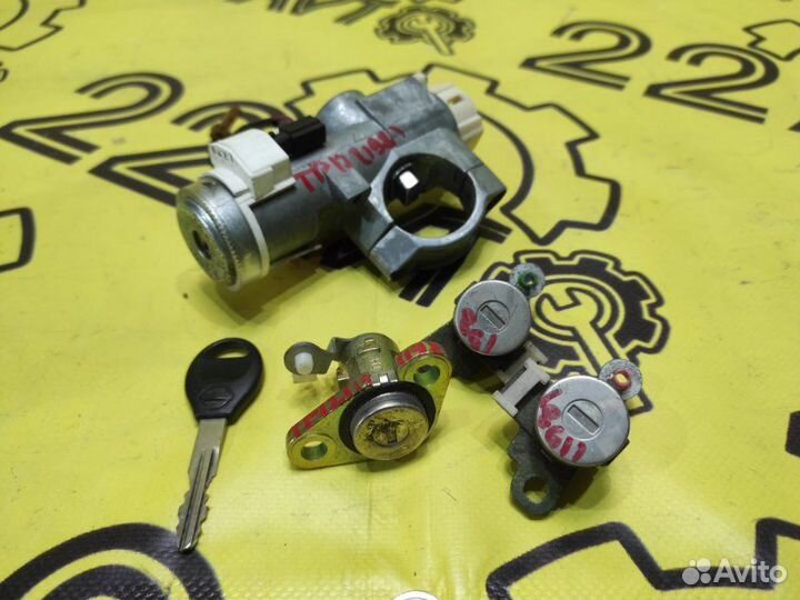 Замок зажигания с личинкой Nissan Primera TP12