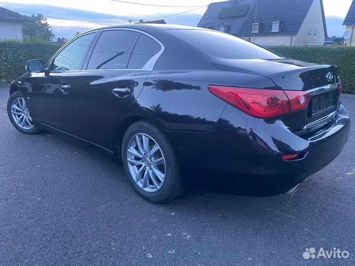 В разборе Infinity Q50