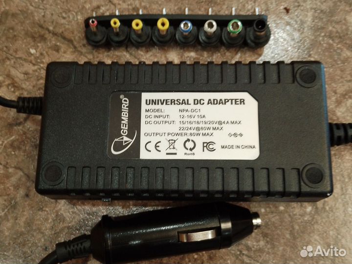 Универсальное автомобильное за для ноутбука