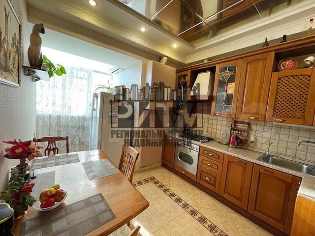 3-к. квартира, 93 м², 3/4 эт.