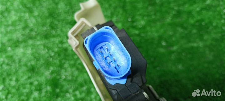 Замок двери задней правой VW Golf V Variant 2003