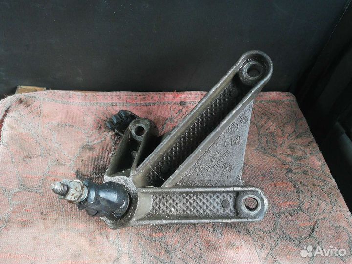 Опора подушка кронштейн Рено Меган 2