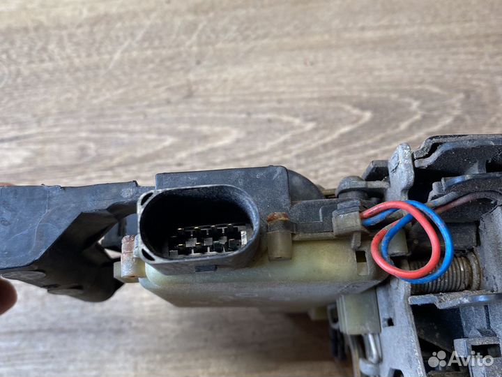 Volkswagen bora передний правый замок двери