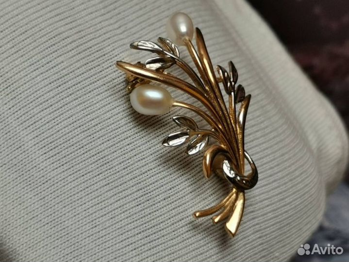 Золотая Брошь 585 пробы массой 2,8 грамма