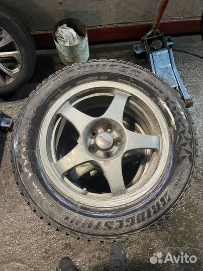 Bridgestone Ice Cruiser 5000 215/60 R16