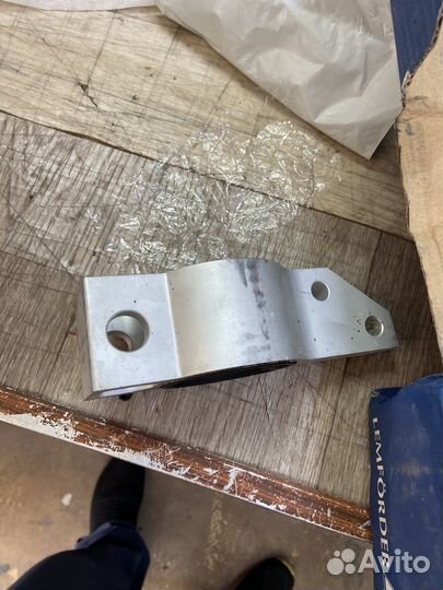 Саленблоки передних рычагов jetta5