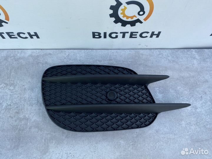 Решетка переднего бампера Mercedes A2138856700