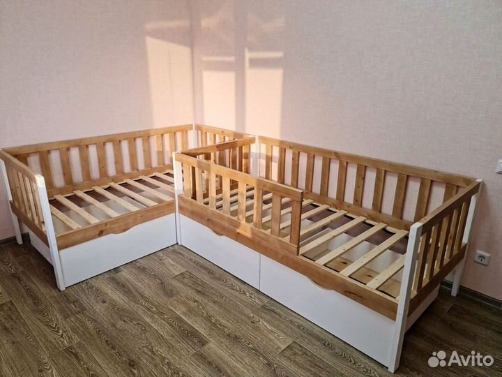 Детская кровать с бортиком