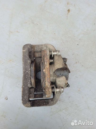 Суппорт передний левый BMW E65