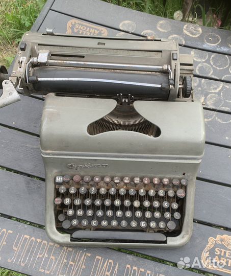 Старая печатная машинка Optima m-10