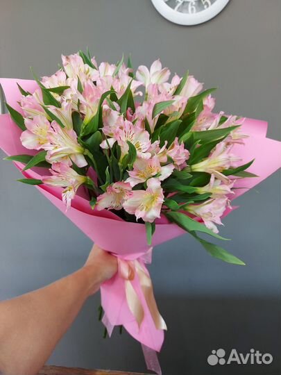 Альстромерии с оформлением