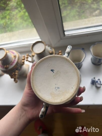 Фарфоровая посуда и фигурки гжель