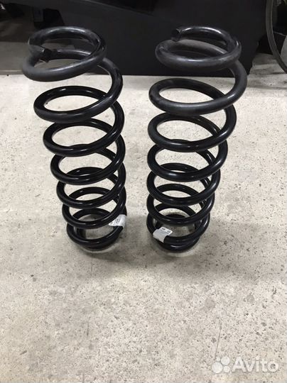 Пружины задние Tiguan 2, 2021 год,5QF511115BD
