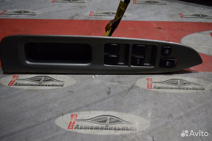Блок управления стеклами перед право c Toyota Mark