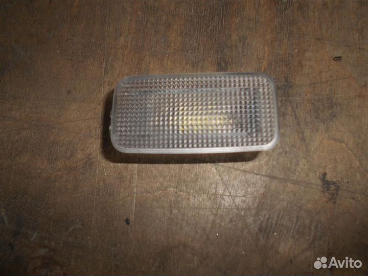 Фонарь в дверь от Toyota Avensis II 2003-2008