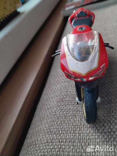 Модель мотоцикла дукатти коллекционная