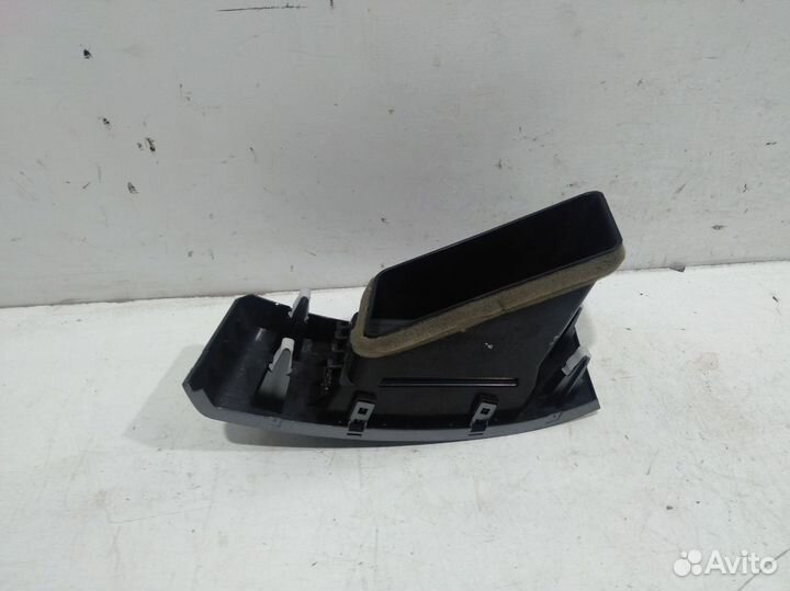 Дефлектор воздушный правый Outlander 2