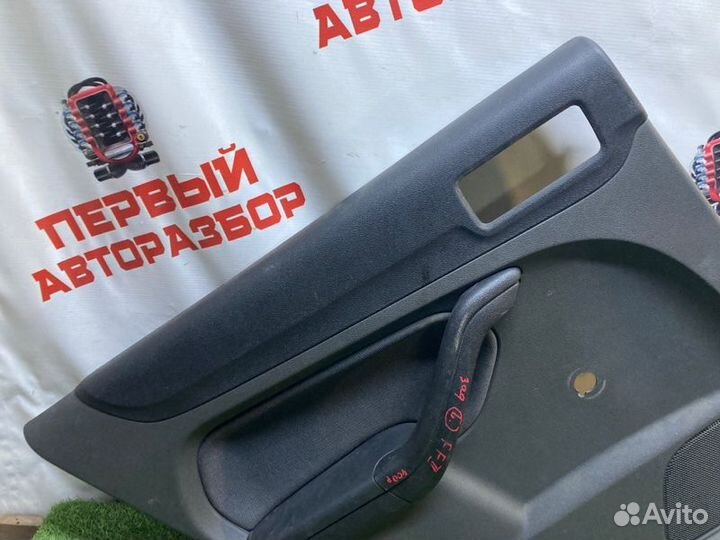 Обшивка двери задняя левая Ford Focus 2 хэтчбек