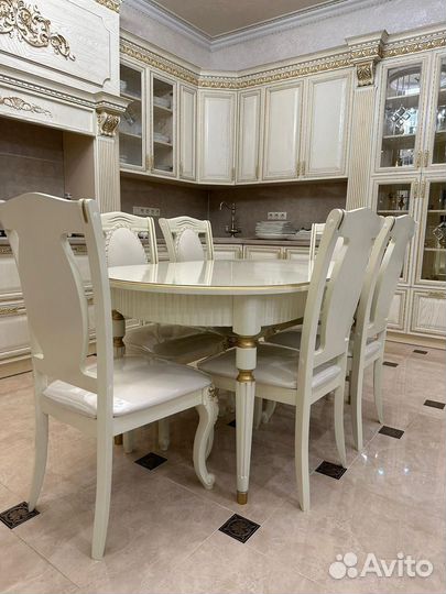 Стол и стулья