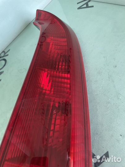 Фонарь задний правый honda stream