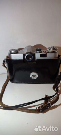 Пленочный фотоаппарат и экспонометр Ленинград