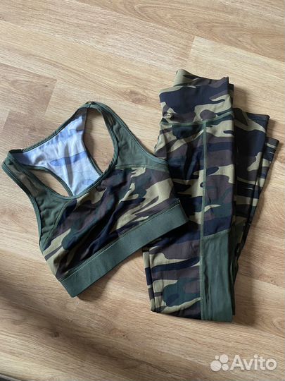 Спортивные лосины и топ