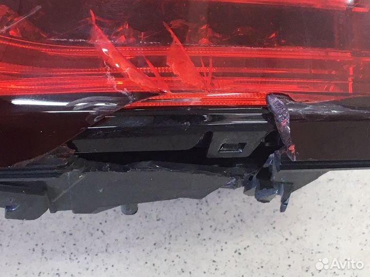 Фара задняя левая Lexus RX 4