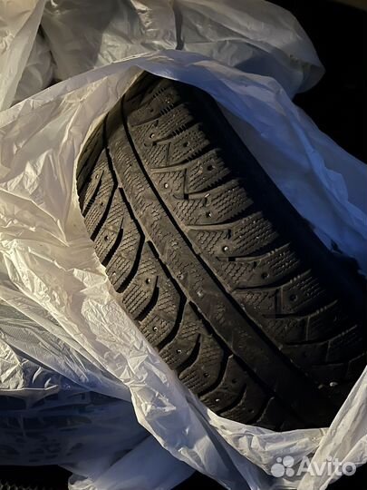 Bridgestone Ice Cruiser 7000 215/65 R16 98T