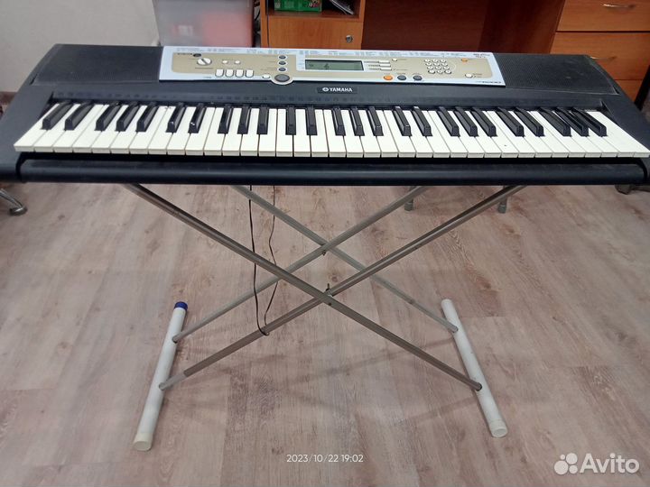 Синтезатор yamaha PSR R200