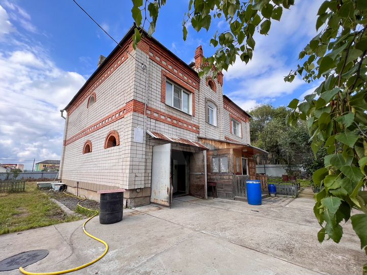 Дом 210 м² на участке 10 сот.