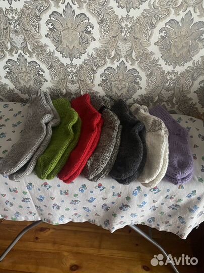 Вязанные носки и варежки