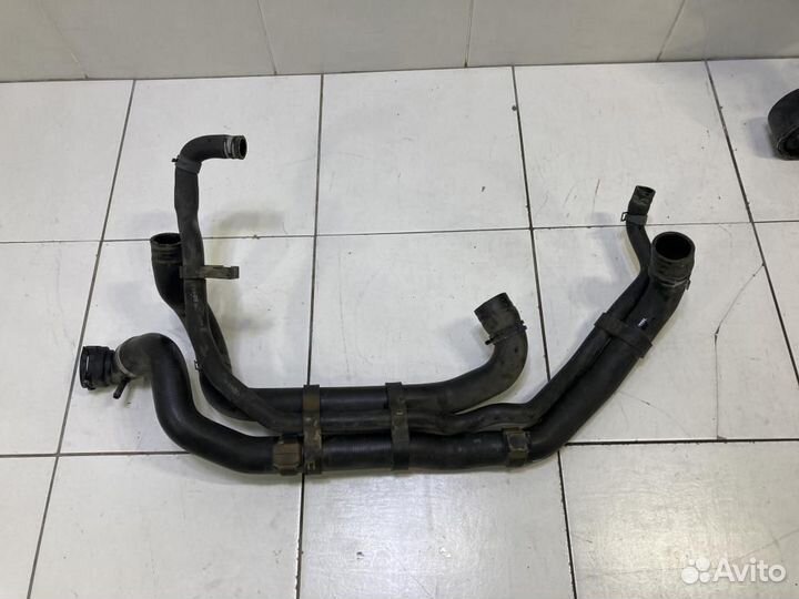 Патрубок радиатора охлаждения Volkswagen Touareg 2