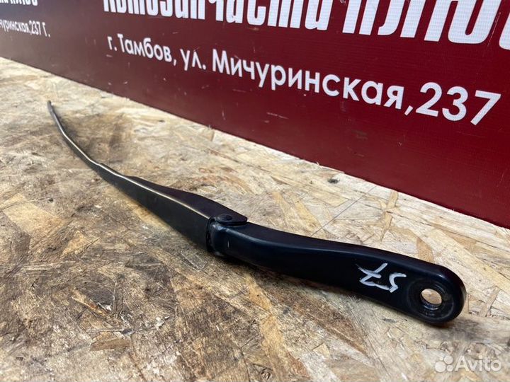 Поводок дворника передний правый Renault Sandero