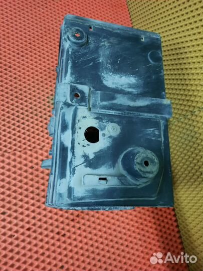 Площадка аккумулятора Ford Focus 2