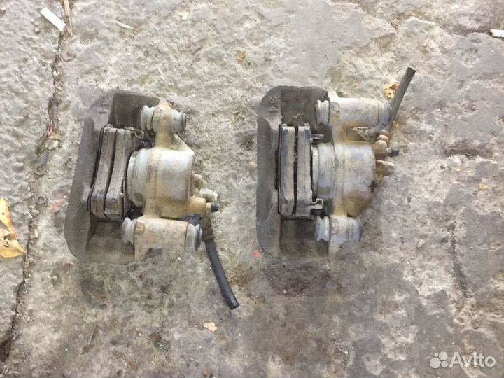 Суппорт передний Mazda 121