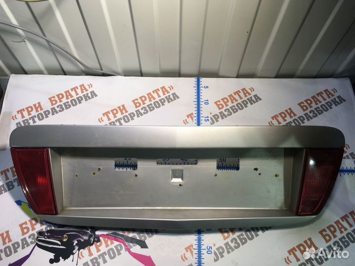 Ниссан Примьера Накладка двери багажника