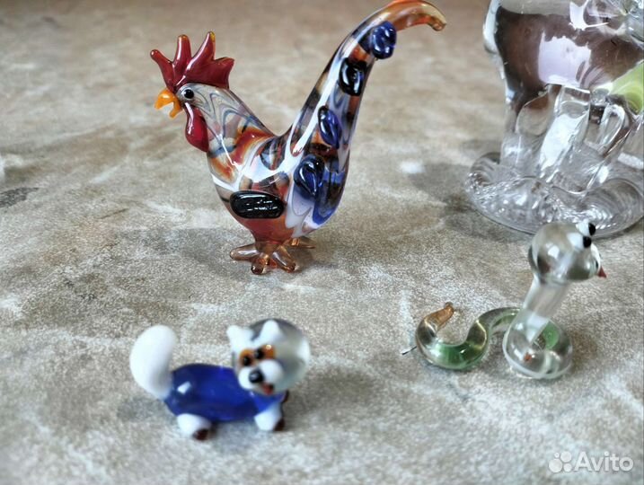 Коллекция фигурок из цветного стекла