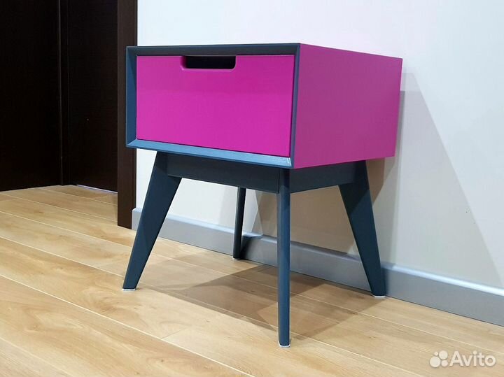 Прикроватная тумбочка