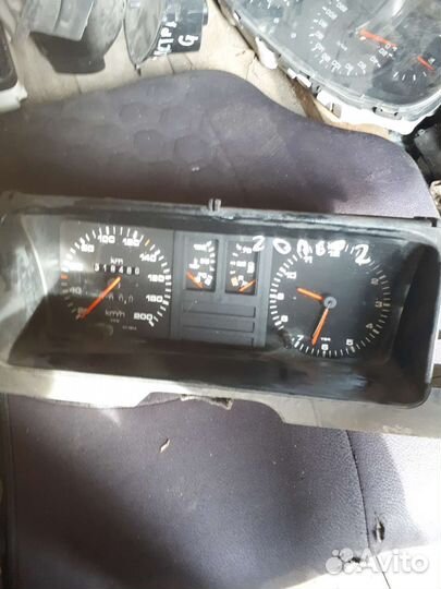 Щиток приборов Volkswagen Golf 2