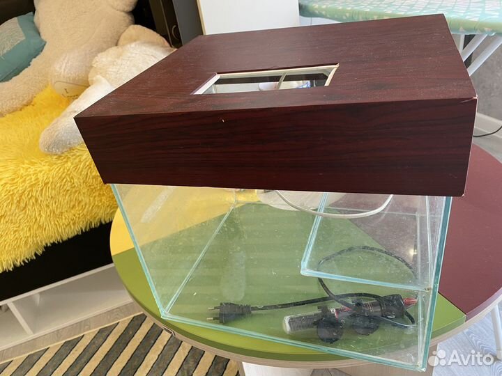 Аквариум с крышкой и водонагревателем